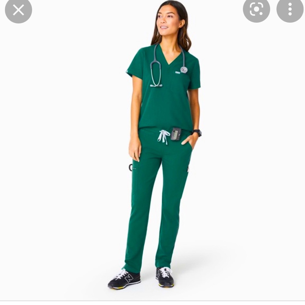 FIGS LIMITED EDITION HUNTER GREEN SCRUB SET💚💚💚💚